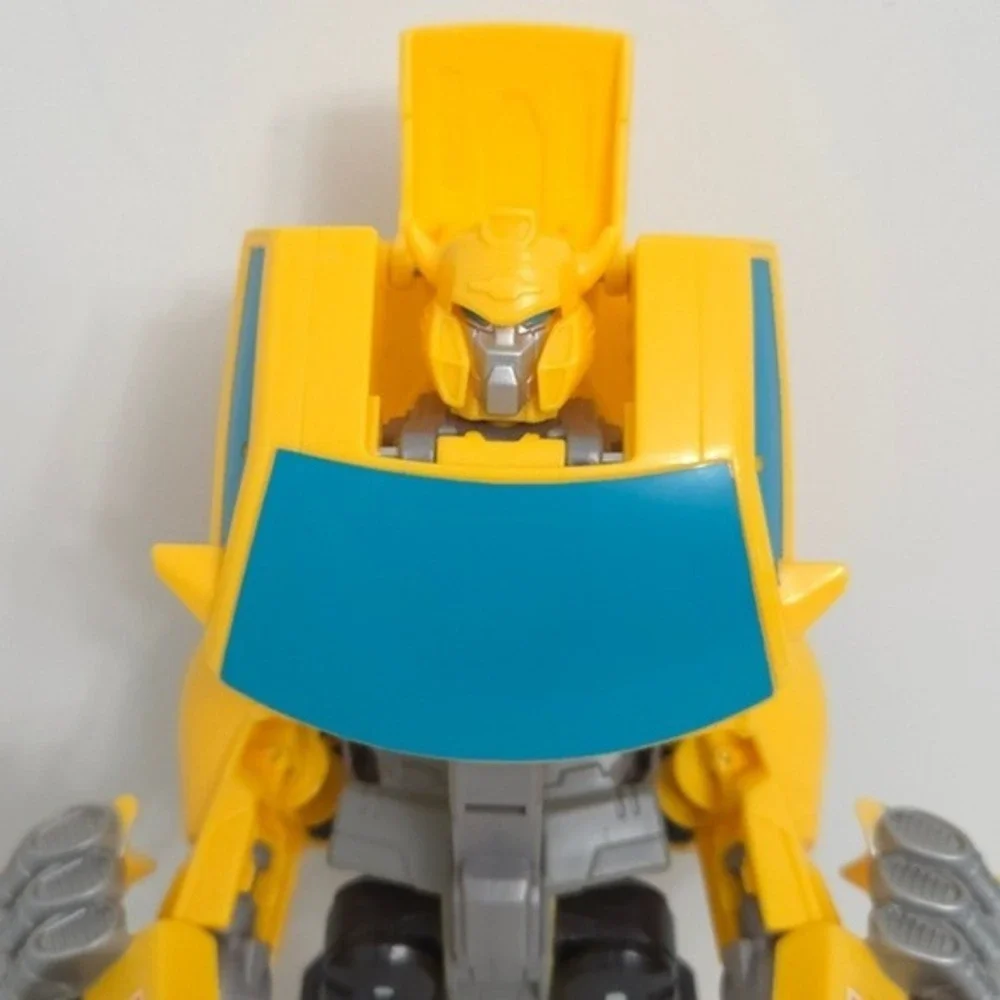 Transformers Generations Cyber Commander‎ Bumblebee 11